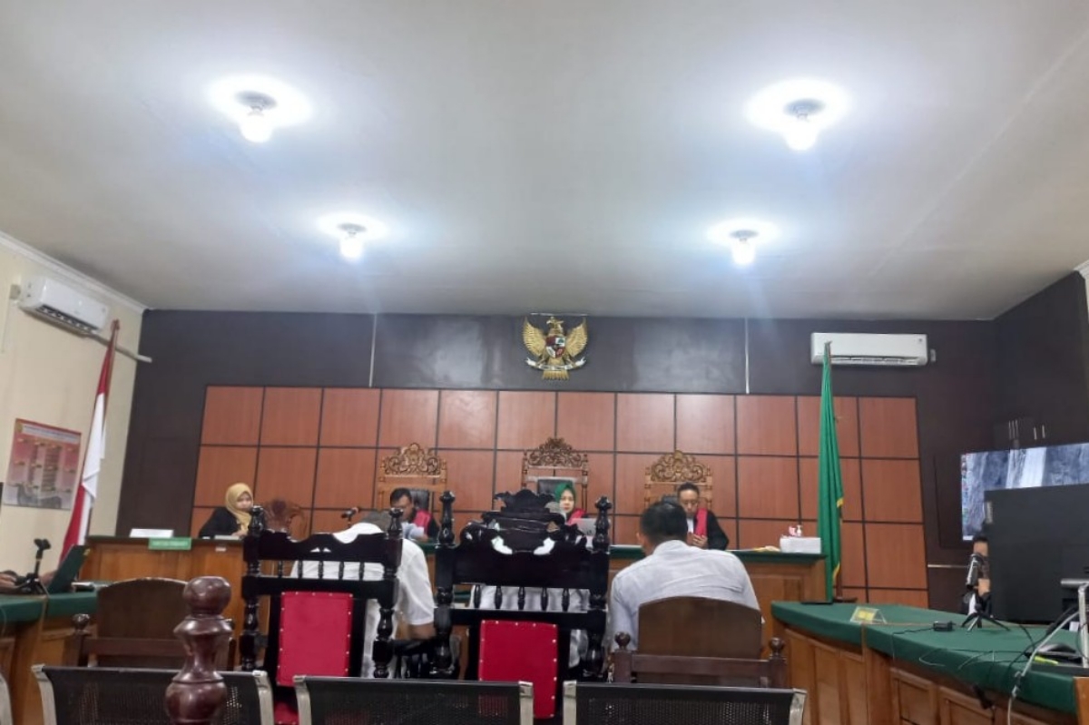 Suasana sidang putusan perkara korupsi pemberian keringanan retribusi yang menjerat tiga pejabat pemerintah Kota Singkawang.