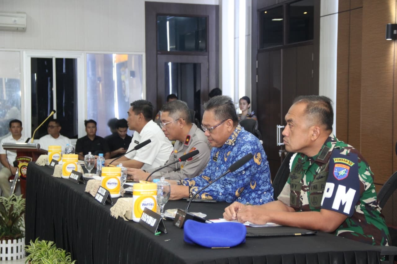 RAKOR: Rapat Koordinasi (Rakor) Lintas Sektoral untuk Operasi Kepolisian Terpusat Lilin Kapuas 2025, Rabu (17/12).
