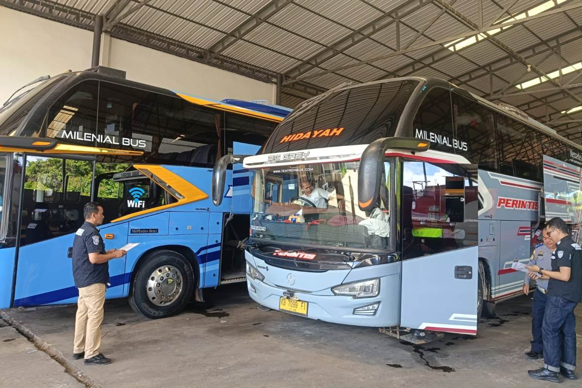 Satlantas Polres Kapuas Hulu bersama Dinas Perhubungan Kapuas Hulu melakukan ramp check terhadap angkutan umum.