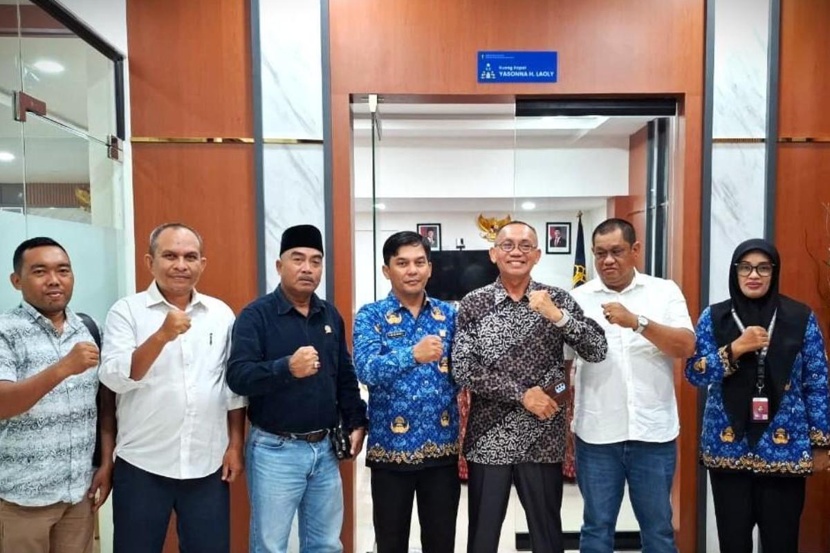 Kanwil Kemenkum Kalbar menerima konsultasi DPRD Kayong Utara pada Rabu (17/12).