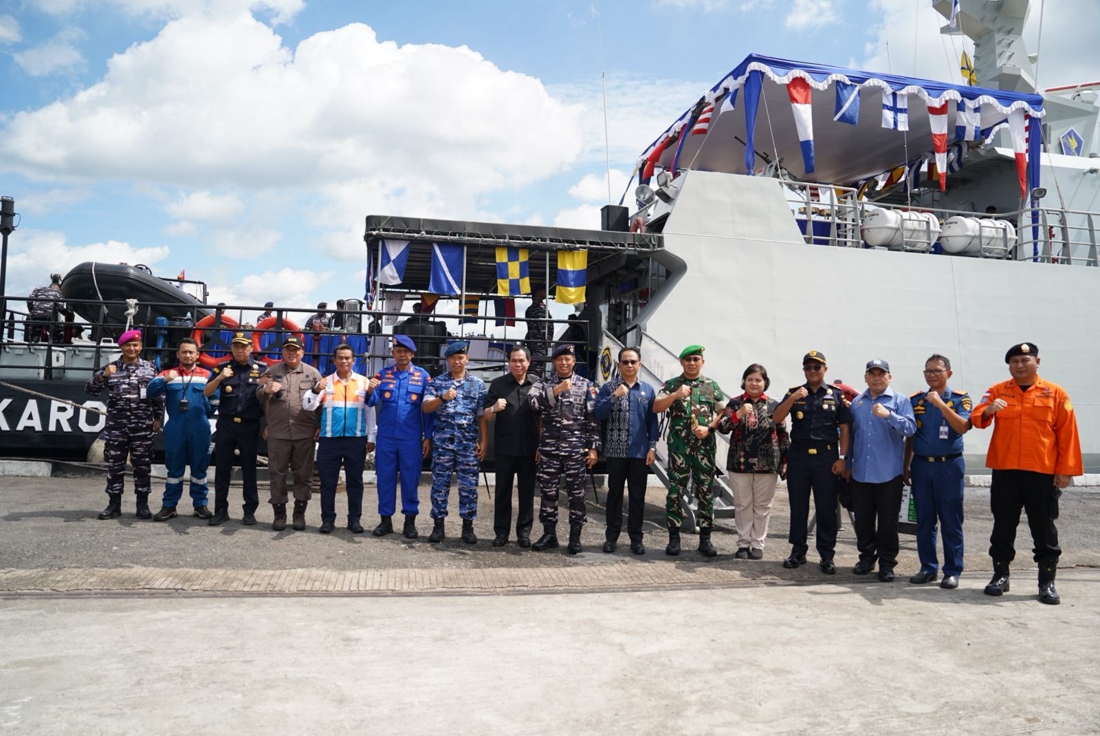 DIABADIKAN: Panglima Kodam XII/Tanjungpura Mayjen TNI Jamallulael bersama Forkopimda Kalimantan Barat, Kamis (18/12) saat pelaksanaan Latihan Operasi Pamobvitnas Strategis Tahun Anggaran 2025
