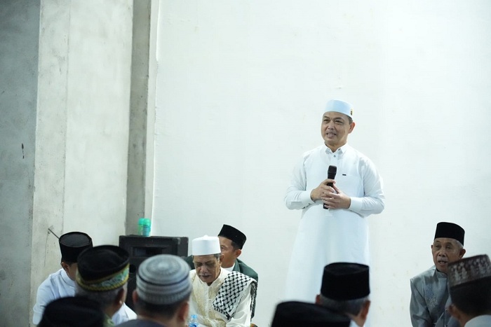 TAUSIYAH: Gubernur Kalimantan Barat Ria Norsan saat menghadiri sekaligus memberikan tausiyah pada kegiatan keagamaan Meraih Berkah Subuh yang digelar di Masjid Al-Fajri.