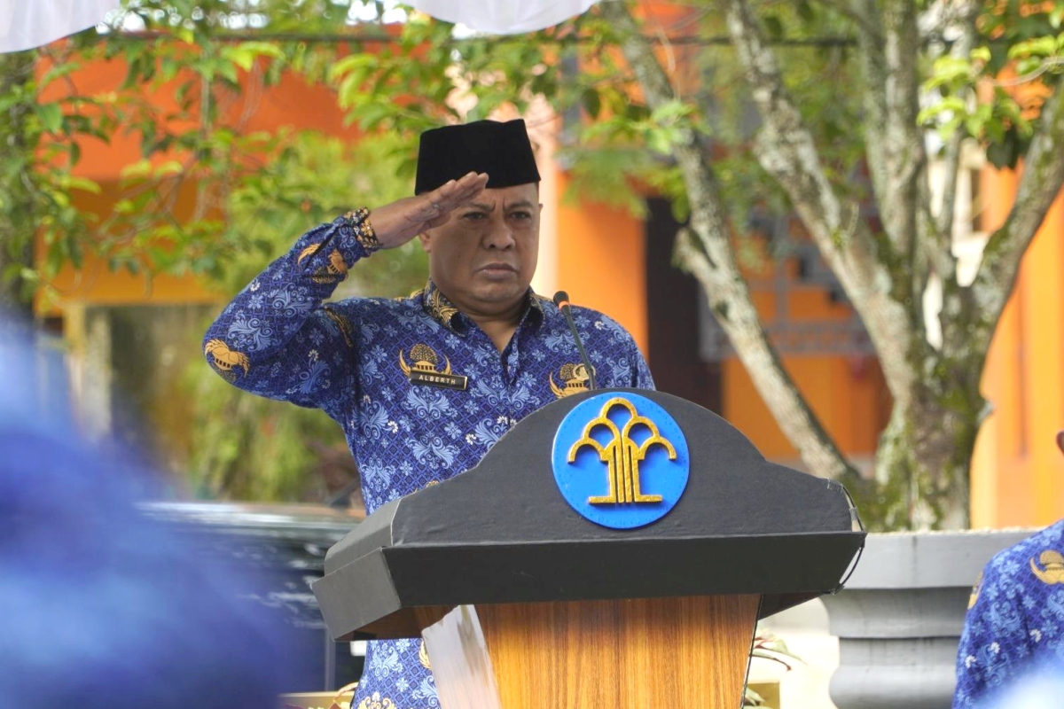 Kanwil Kemenkum Kalbar bersama Kanwil KemenHAM Kalteng wilayah kerja Kalbar dan Kanwil Ditjen Imigrasi Kalbar menggelar upacara HBN pada Jumat (19/12).