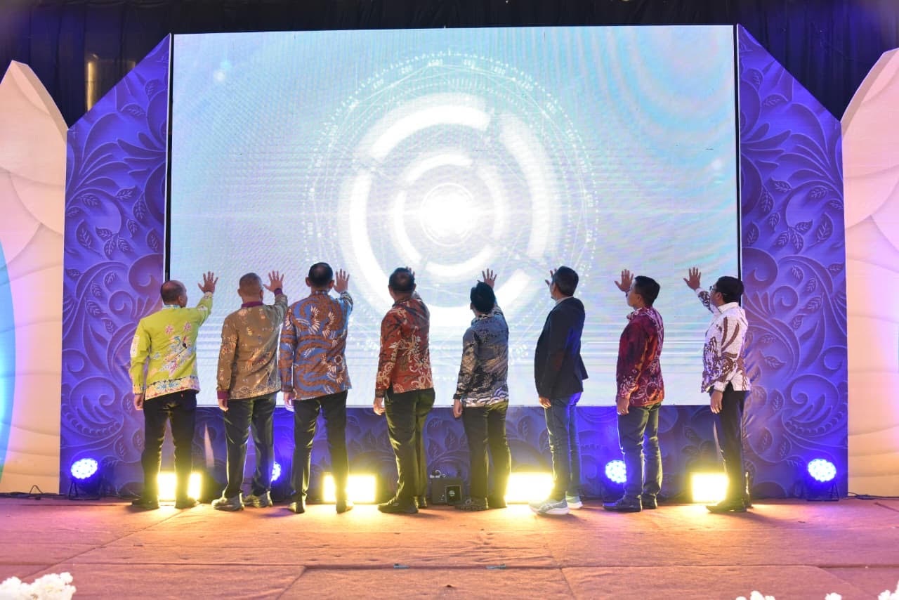 LUNCURKAN : Bupati Ketapang dan jajaran Forkopimda meluncurkan Rumah Aduan AJK, beberapa waktu lalu.