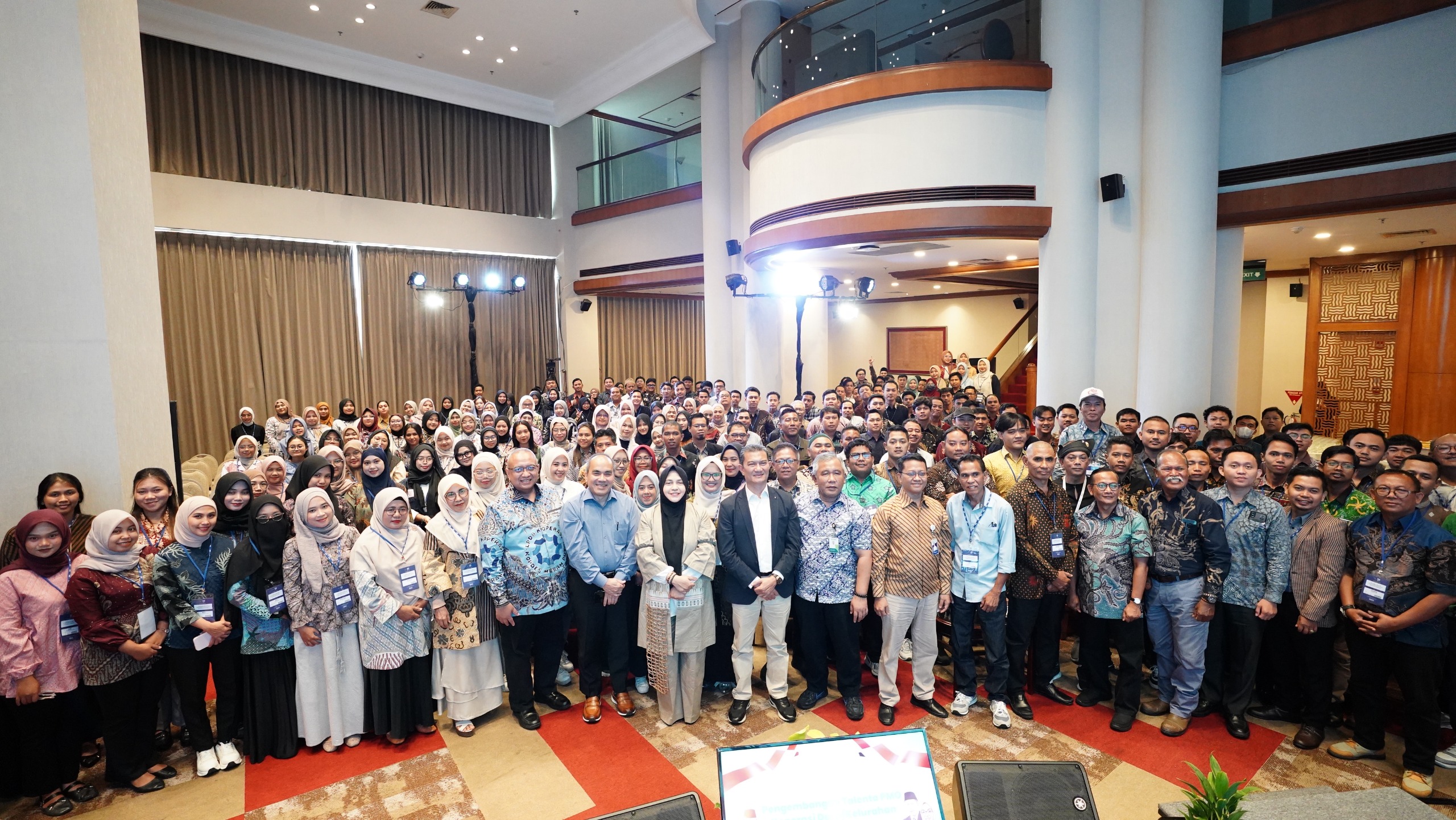 Penguatan 300 Talenta PMO Kopdes Merah Putih, Kemenkop dan LPDB dorong tata kelola koperasi desa berkelanjutan.