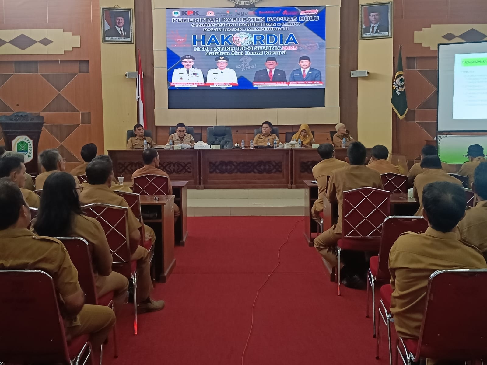 SOSIALISASI : Kepala Desa se Kapuas Hulu saat mengikuti sosialisasi Hakordia dan LHKPN belum lama ini.