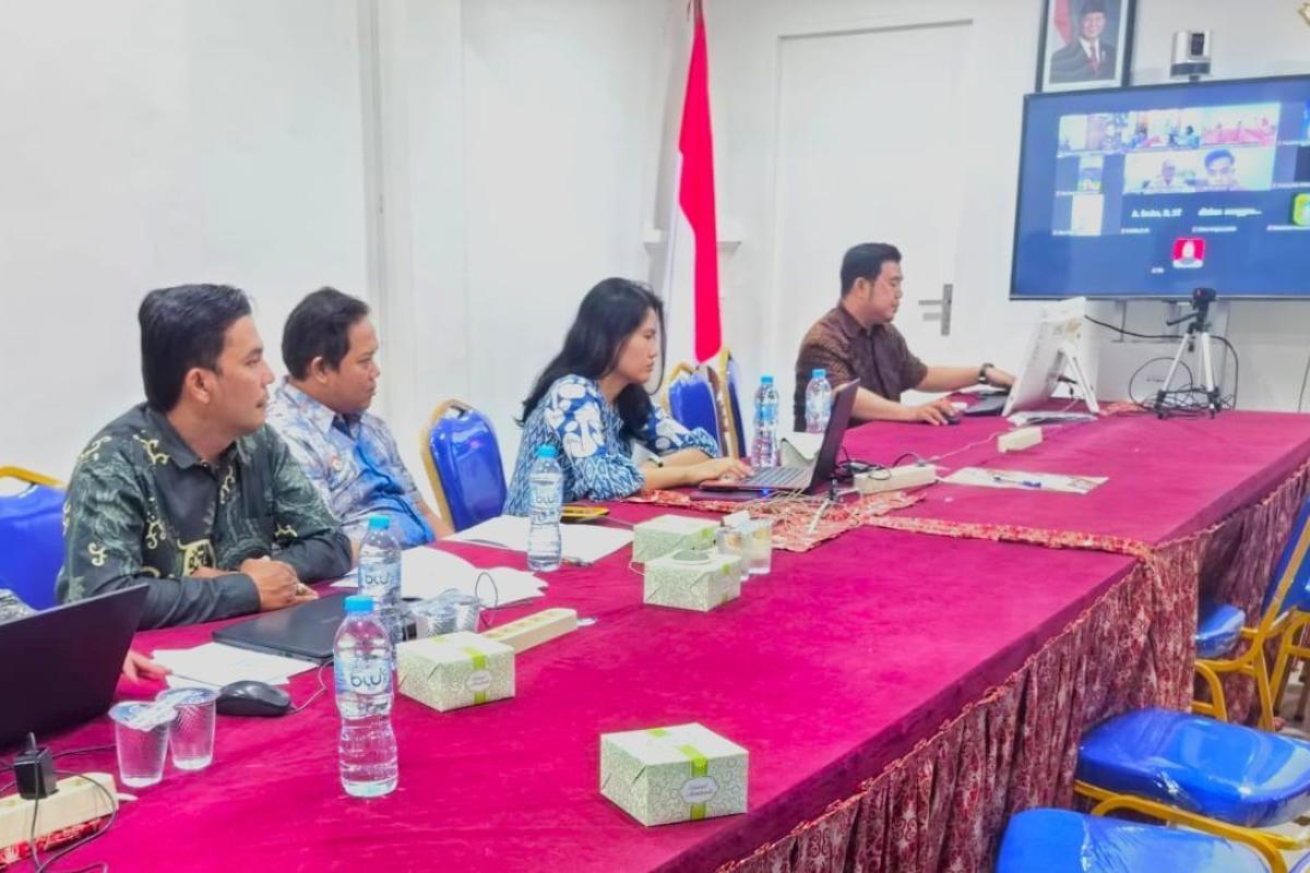Kanwil Kemenkum Kalbar menggelar rapat harmonisasi terhadap dua Raperbup Sintang pada Kamis (18/12).