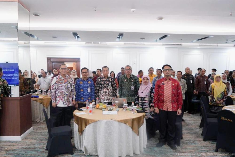 Kanwil Kemenkum Kalbar menghadiri forum koordinasi sinergitas pelaksanaan Pengharmonisasian, Pembulatan, dan Pemantapan Konsepsi Rancangan Peraturan Daerah dan Rancangan Peraturan Kepala Daerah.