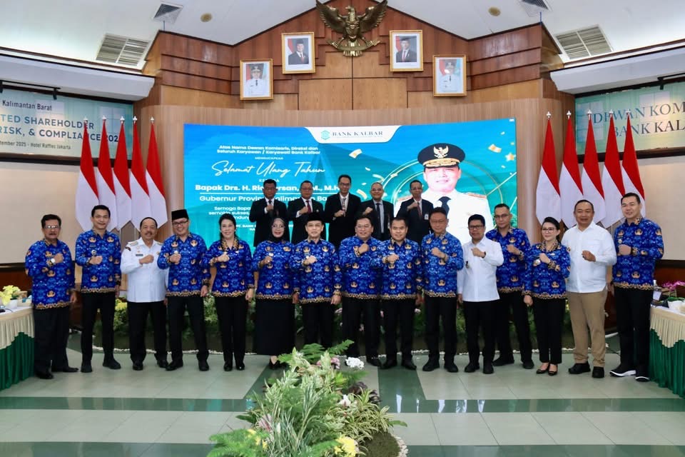 RUPS : Bupati Ketapang, Alexander Wilyo, menghadiri RUPS-LB Bank Kalbar 2025 di Pontianak, Rabu (17/12) lalu.