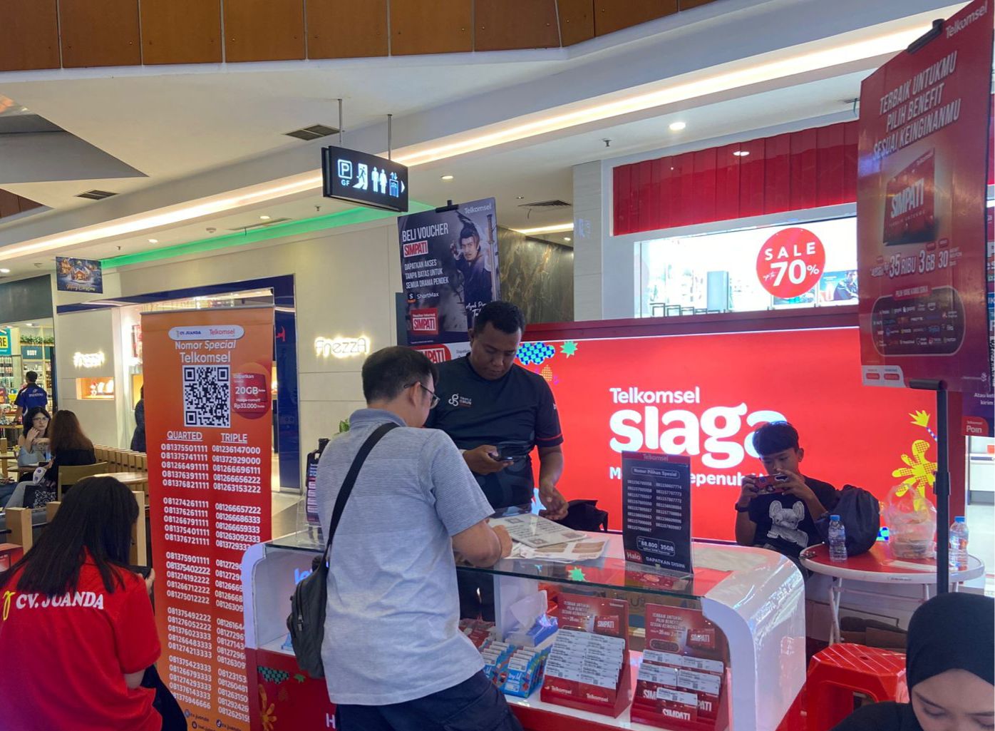 Posko Siaga Telkomsel disiagakan selama Natal 2025 dan Tahun Baru 2026 untuk memastikan layanan jaringan, bantuan pelanggan, dan pengalaman digital tetap optimal.