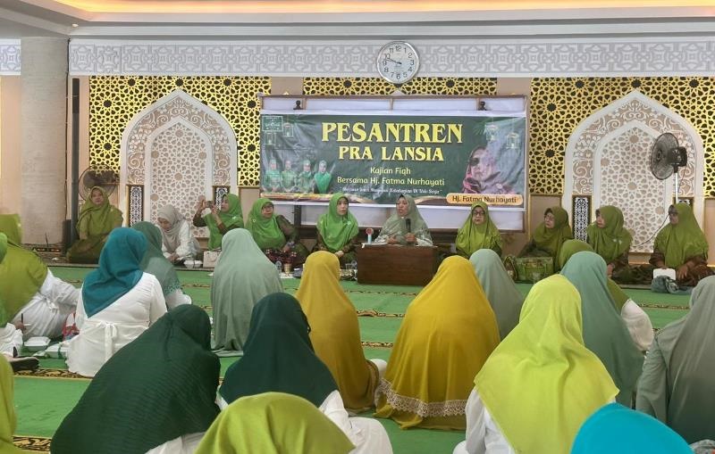 PESANTREN LANSIA: suasana pesantren pra lansia yang dilaksanakan Muslimat NU Mempawah.