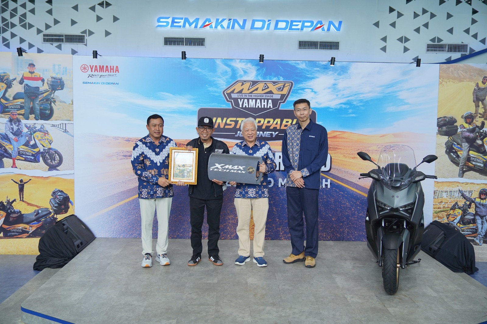 Yamaha memberikan apresiasi kepada Daeng atas perjalanan inspiratifnya menuju Mekah dengan XMAX, dalam acara MAXI Unstoppable Journey.