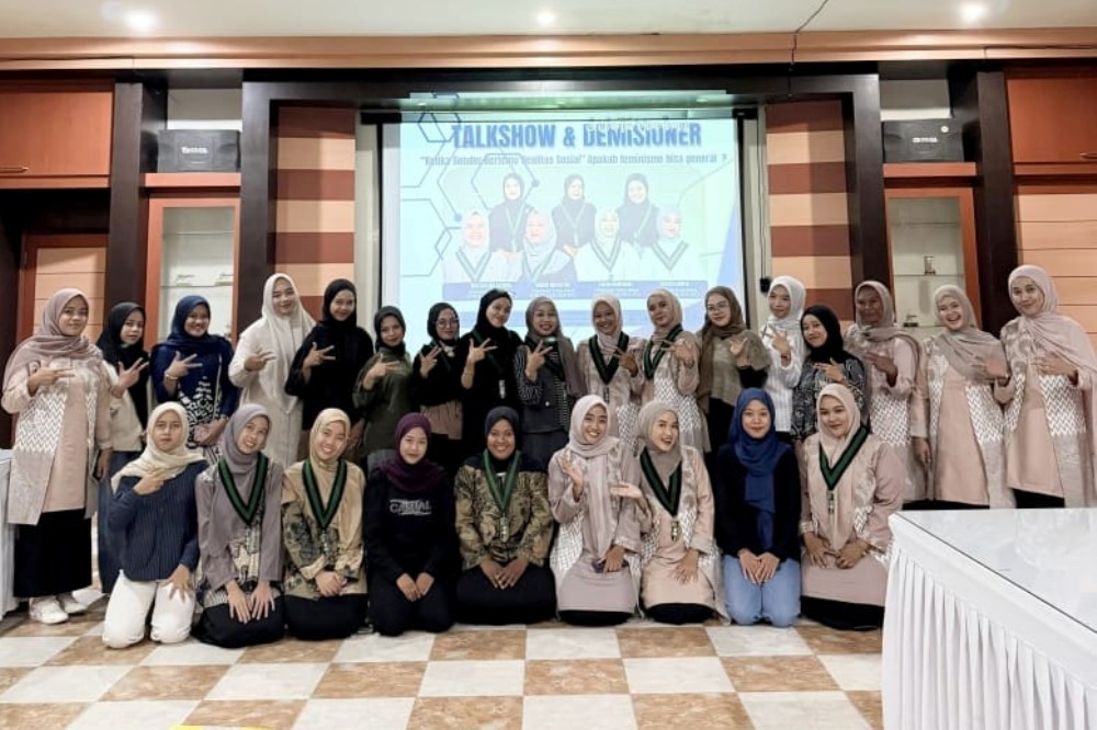 KOHATI Komisariat FEBI menggelar talkshow keperempuanan pada Minggu (21/12).