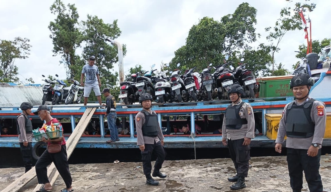SIAGA: Personel gabungan Polres Kubu Raya disiagakan guna memastikan ibadah Natal dan perayaan Tahun Baru berlangsung aman dan kondusif.