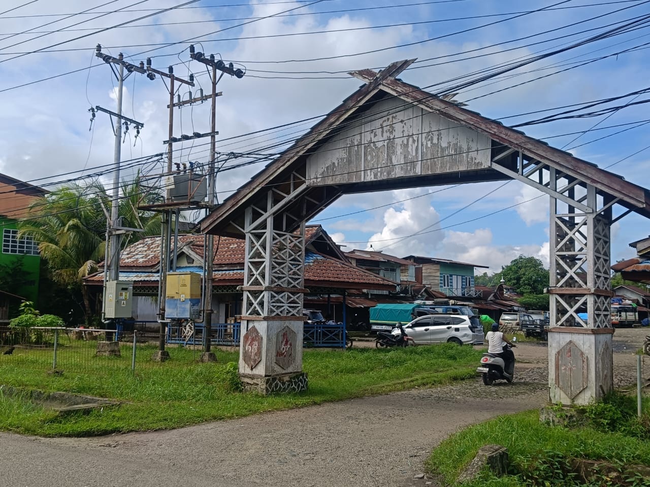 KUMUH : Terminal Kota Putussibau saat ini kondisnya makin kumuh dan tak terawat, Pemkab Kapuas Hulu sulit untuk melakukan pembangunan baru karena terkendala status tanah.