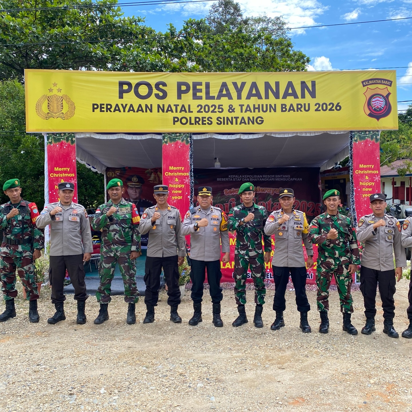 TINJAU POS: Kepolisian Resor Sintang menaruh perhatian pada kesiapan pengamanan wilayah melalui pemantauan langsung pos-pos pengamanan yang tersebar di daerah hukum Polres Sintang.