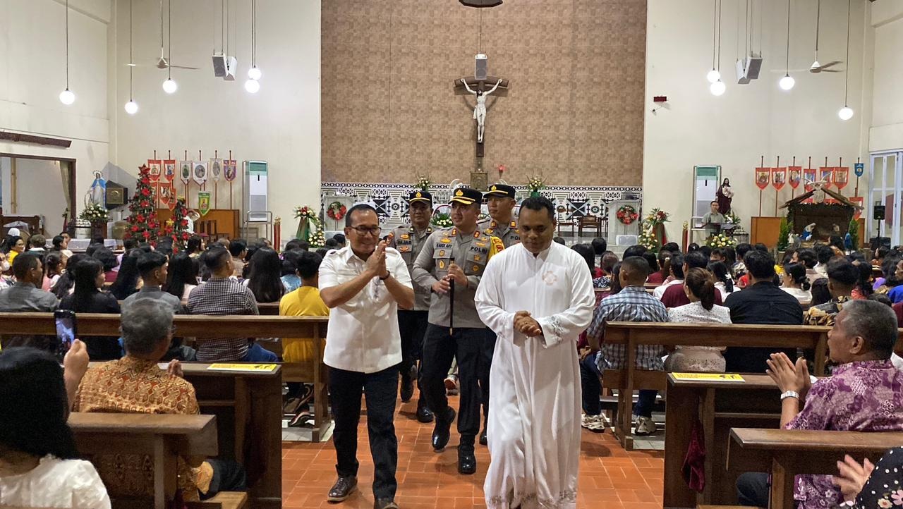 Pastikan Natal Aman, Bupati Kubu Raya Bersama Kapolres Kunjungi Sejumlah Gereja