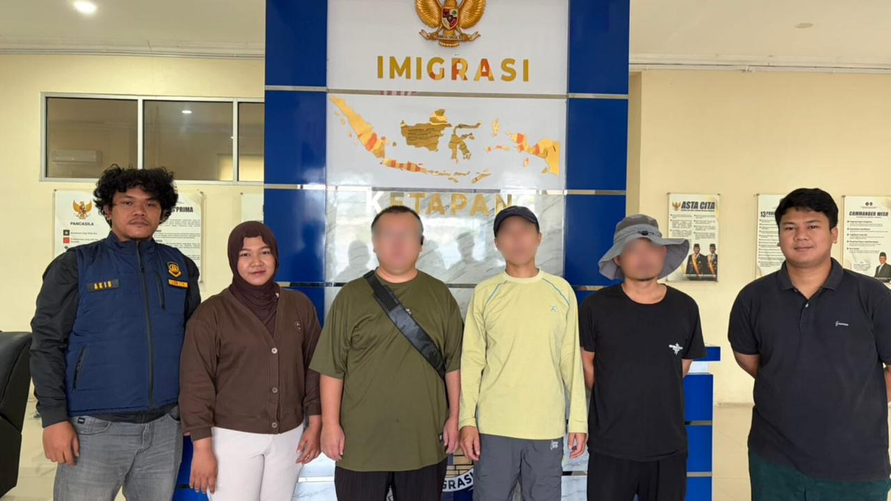 DEPORTASI: Tiga WNA asal Tiongkok dideportasi melalui Bandara Soekarno Hatta, Kamis (25/12).
