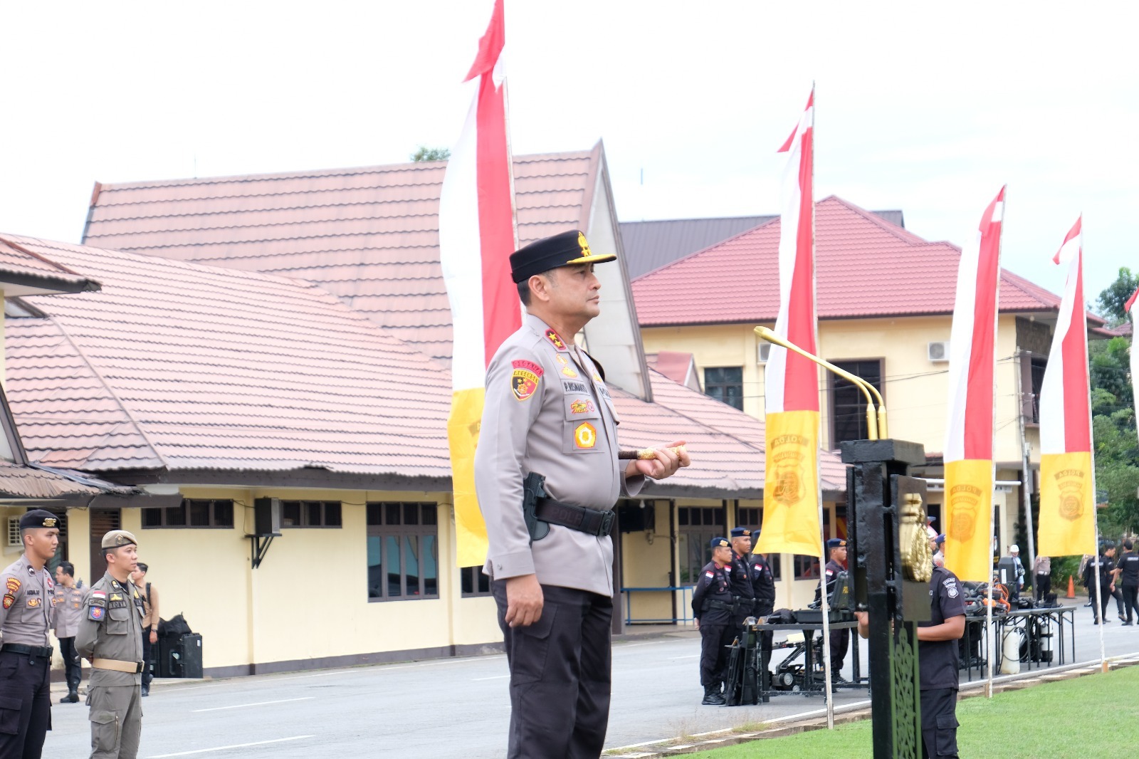 KEMBANG API : Kapolda Irjen Pol Pipit Rismanto mengimbau masyarakat untuk tidak menyalakan kembang api dan petasan pada malam pergantian Tahun Baru 2026, sebagai bentuk empati terhadap korban bencana