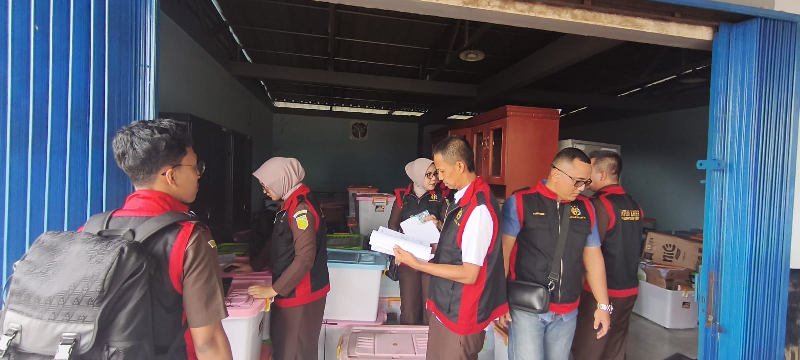 Penyidik Kejati Kalbar Geledah Kantor Distrik Navigasi Pontianak, Senin (29/12).