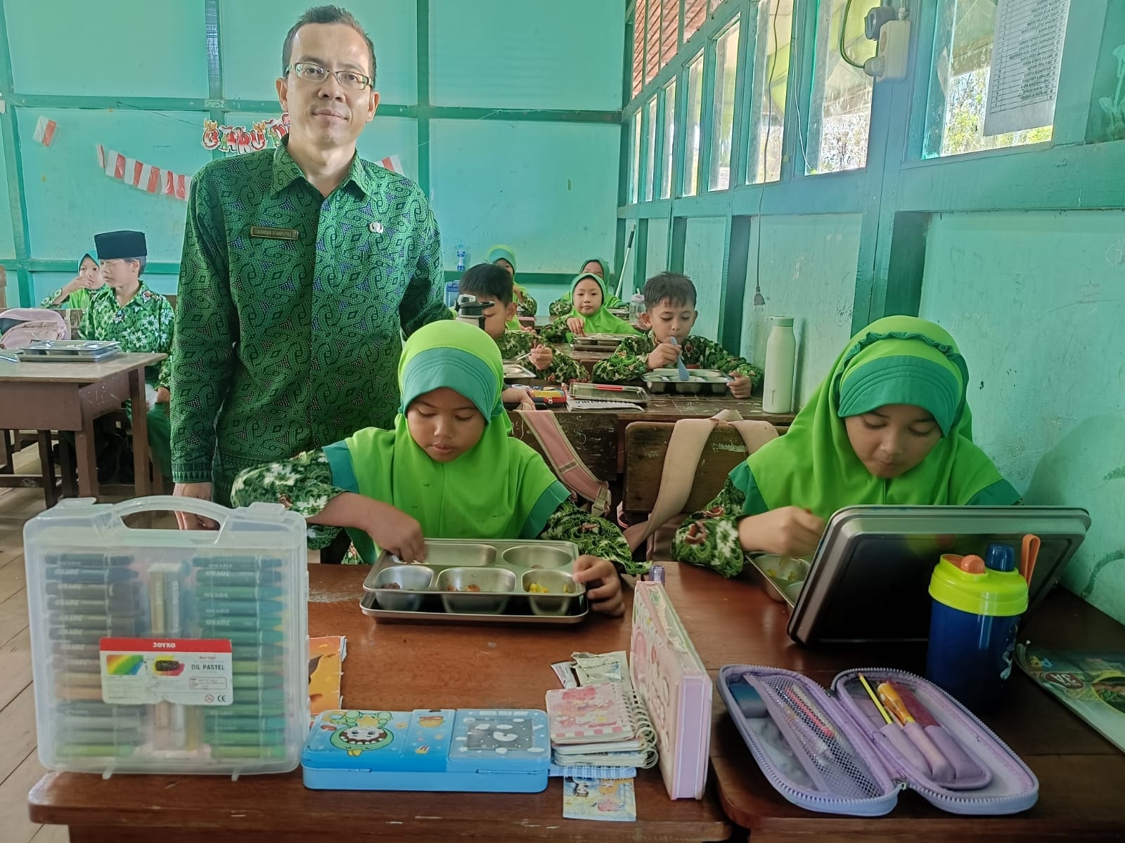 MBG: Pelaksanaan Makanan Bergizi Gratis (MBG) di salah satu sekolah dasar di Kapuas Hulu.