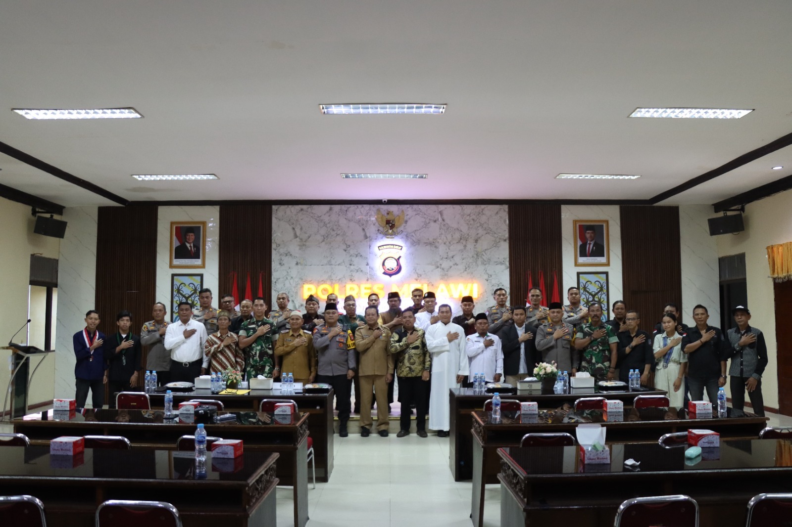 Polres Melawi menggelar acara Doa Lintas Agama sebagai wujud solidaritas terhadap masyarakat yang terdampak bencana alam di beberapa wilayah Indonesia.