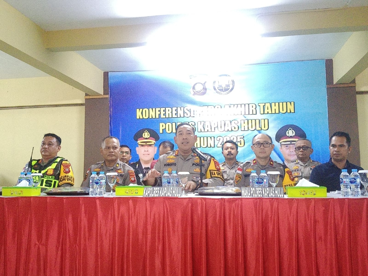 Kapolres Kapuas Hulu AKBP Roberto Aprianto Uda saat menyampaikan hasil kinerja Polres Kapuas Hulu sepanjang tahun 2025.