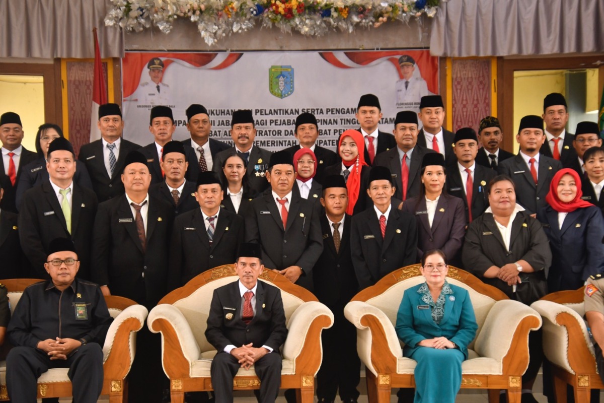 Pemerintah Kabupaten Sintang melakukan penataan jabatan struktural dengan melantik dan mengukuhkan 269 pejabat di lingkungan Pemkab Sintang.