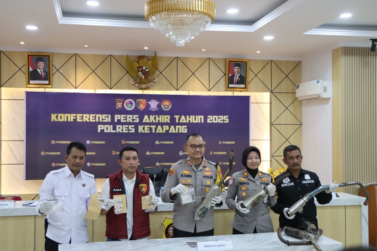 PAPARAN: Kapolres Ketapang, AKBP Muhammad Harris, memaparkan kinerja selama 2025, Rabu (31/12).