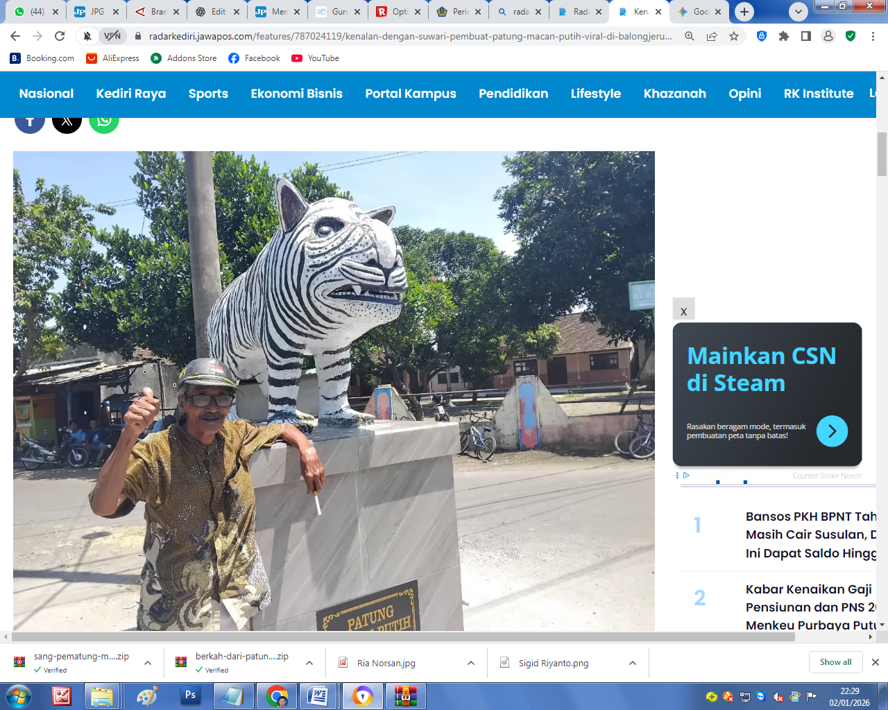PATUNG VIRAL: Suwari berpose di depan patung macan putih yang sedang viral.