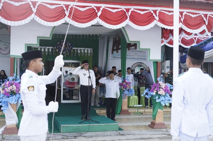 UPACARA: Suasana upacara peringatan Hari Amal Bakti (HAB) ke-80 Kementerian Agama RI di Kemenag Singkawang.