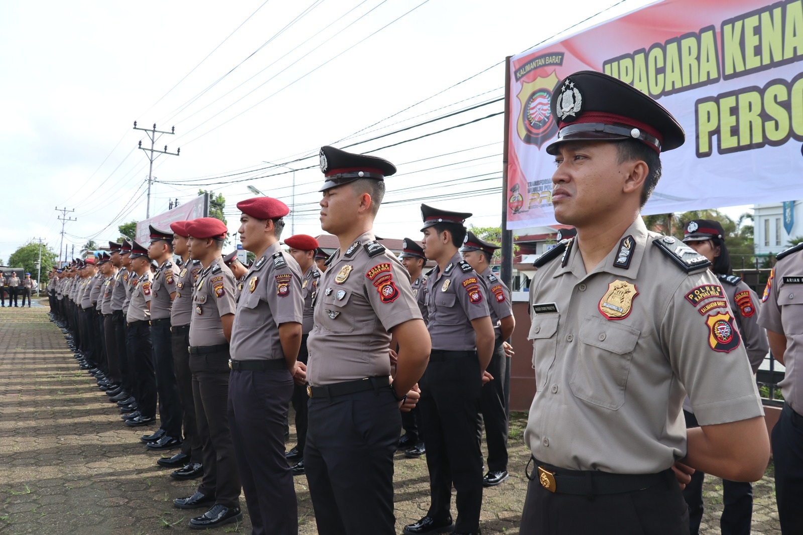 Anggota Polres Kapuas Hulu yang menerima kenaikan pangkat lebih tinggi pada tahun 2026.