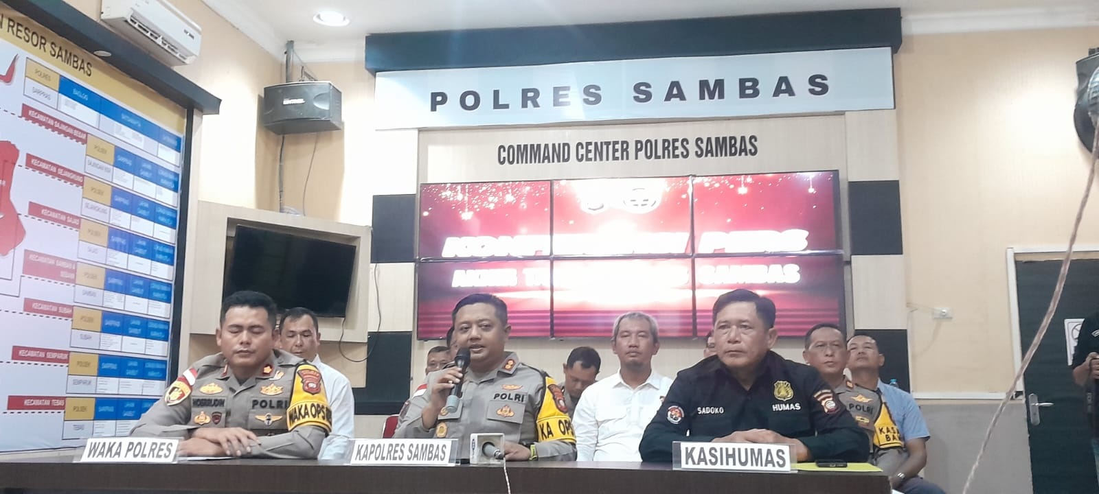PRESS RILIS: Kapolres Sambas saat mempimpin press rilis penanganan kasus tahun 2025.