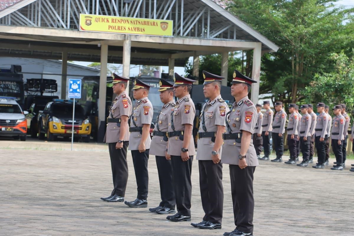 SERTIJAB: Kegiatan upacara sertijab sejumlah pejabat utama di Polres Sambas.