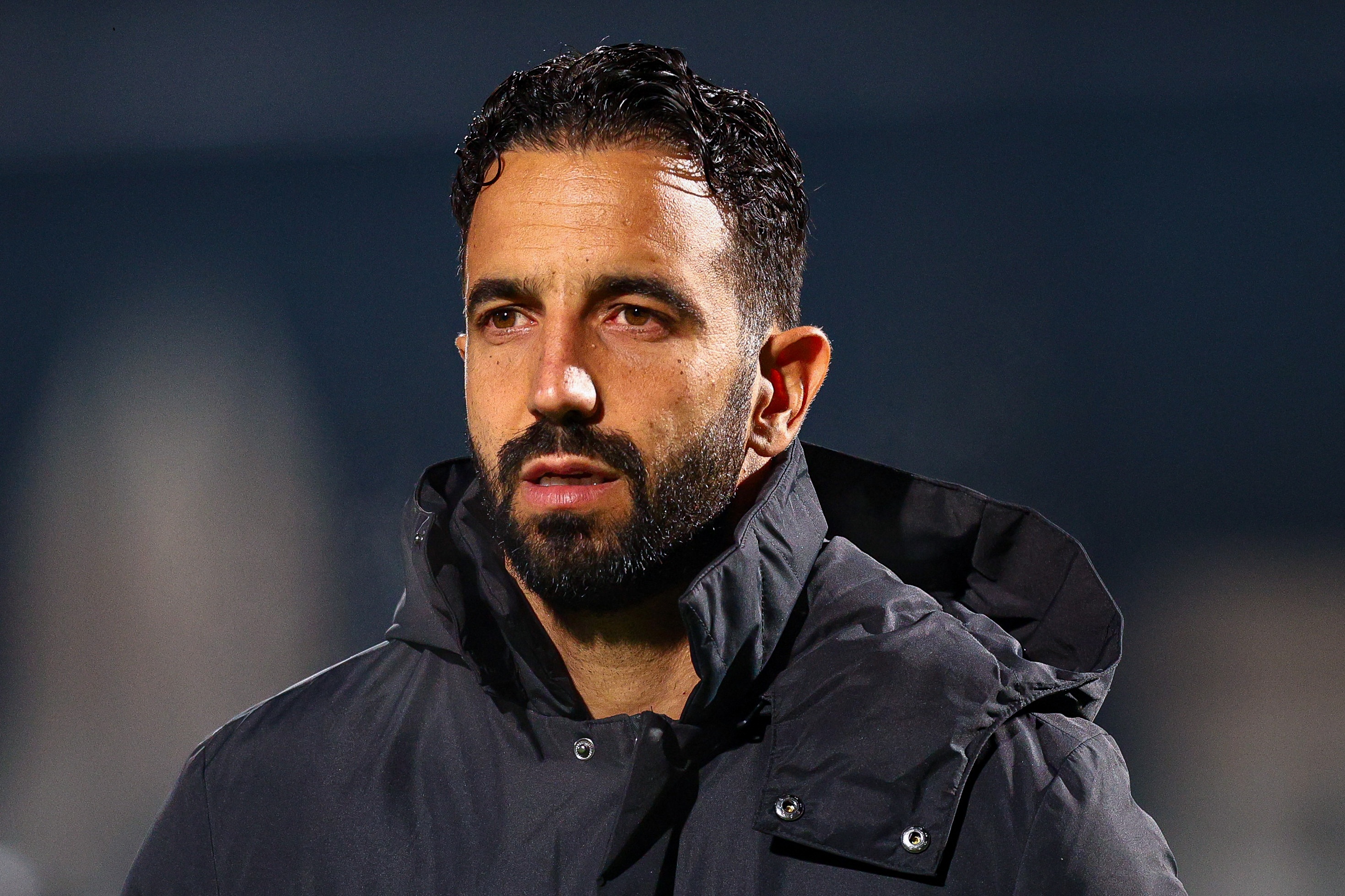 VILA NOVA DE FAMALICAO, PORTUGAL - OCTOBER 26: Head Coach Ruben Amorim of Sporting Clube de Portugal gestures during the Liga Portugal Betclic match between FC Famalicao and Sporting Clube de Portugal at Estadio Municipal de Famalicao on October 26, 2024