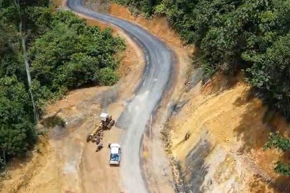 Jalan Lintas Timur, perbatasan Kalimantan Barat dan Kalimantan Timur yang ada di Kecamatan Putussibau Selatan yang kembali dibangun tahun 2026.