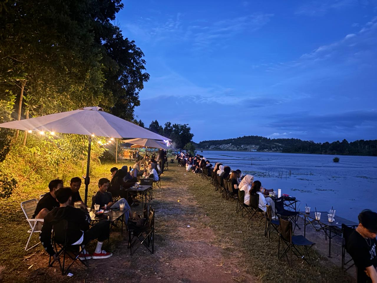 Wisata Danau Sebedang juga tawarkan kuliner yang bisa dinikmati bareng keluarga lepaskan liburan.
