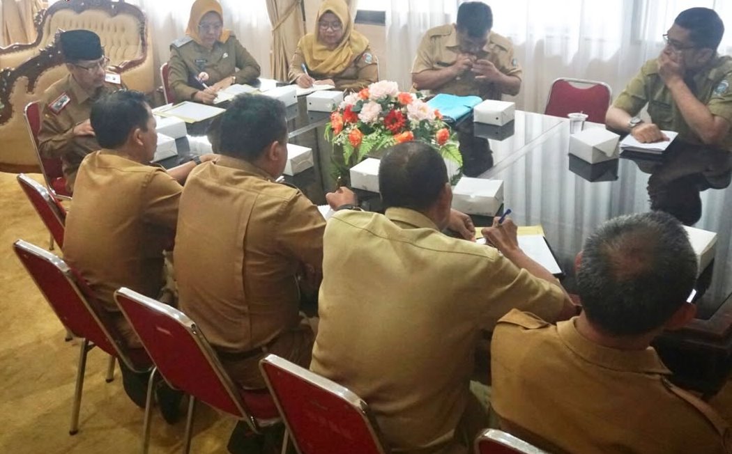 Suasana rakor pemenuhan sarpras Kesbangpol Pemkab Mempawah.