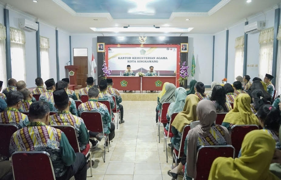 PAKTA INTEGRITAS: ASN lingkungan Kemenag Singkawang melakukan Penandatanganan Pakta Integritas dan Perjanjian Kinerja Tahun 2026 dipimpin Kepala Kantor Kementerian Agama Kota Singkawang Muhlis.