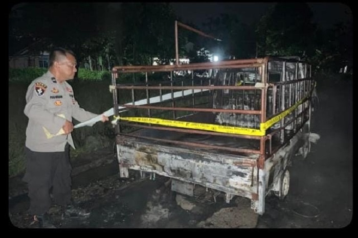 TERBAKAR: Kondisi bangkai mobil yang terbakar.