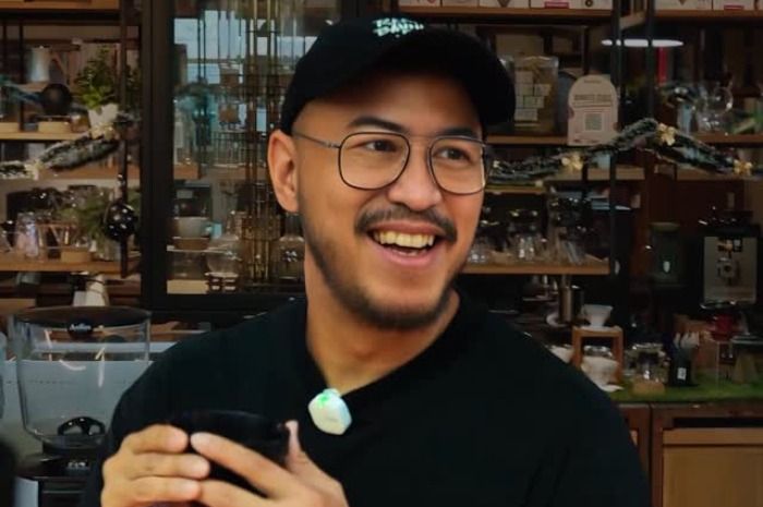 Komika Pandji Pragiwaksono.