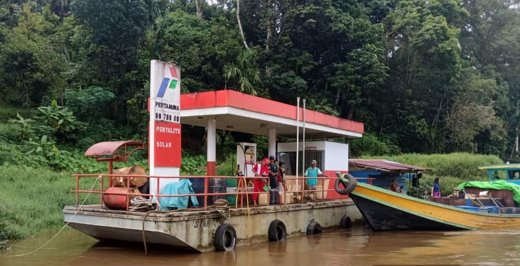 STOK : PT Pertamina Patra Niaga Regional Kalimantan memastikan stok gas LPG 3 Kg dan BBM tersedia untuk masyarakat Ambalau, Kabupaten Sintang