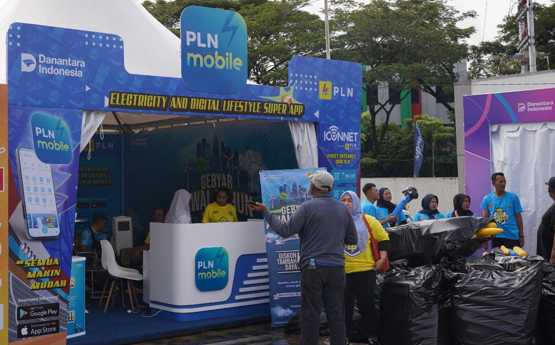 Booth Pelayanan PLN di ajang Proliga 2026 di GOR Terpadu A. Yani Pontianak menghadirkan Promo Tambah Daya diskon 50?rtajuk &ldquo;Gebyar Awal Tahun 2026 &ndash; Tahun Baru Energi Baru.&rdquo;