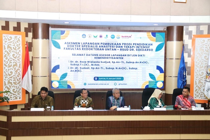 USUL PRODI: Sekda Kalbar, Harisson saat Evaluasi Lapangan Usul Pembukaan Program Studi PPDS Anestesiologi dan Terapi Intensif yang digelar di Aula Amphiteater FK Untan.