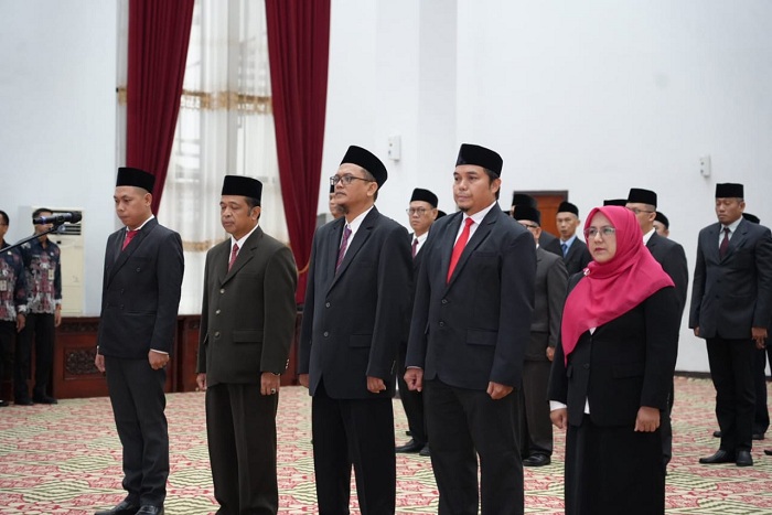 LANTIK: Jajaran pimpinan Badan Amil Zakat Nasional (Baznas) Provinsi Kalbar dilantik di Balai Petitih, Kantor Gubernur Kalbar, Jumat (9/1).