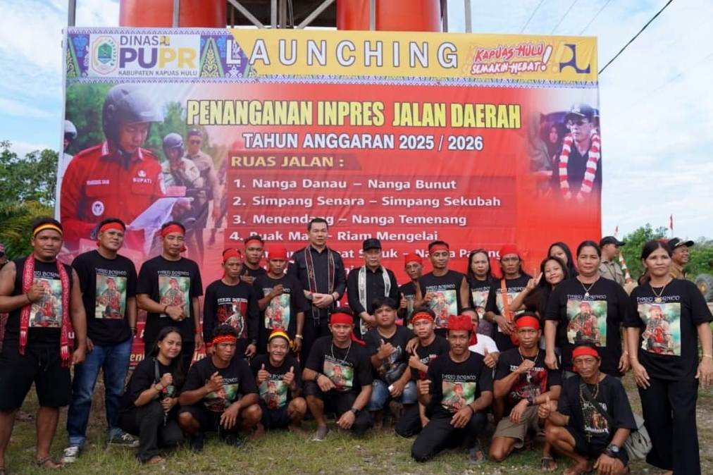 Bupati Kapuas Hulu, Fransiskus Diaan, menghadiri peluncuran peningkatan ruas jalan melalui Program Instruksi Presiden (Inpres) Jalan Daerah (IJD) pada Selasa (6/1).