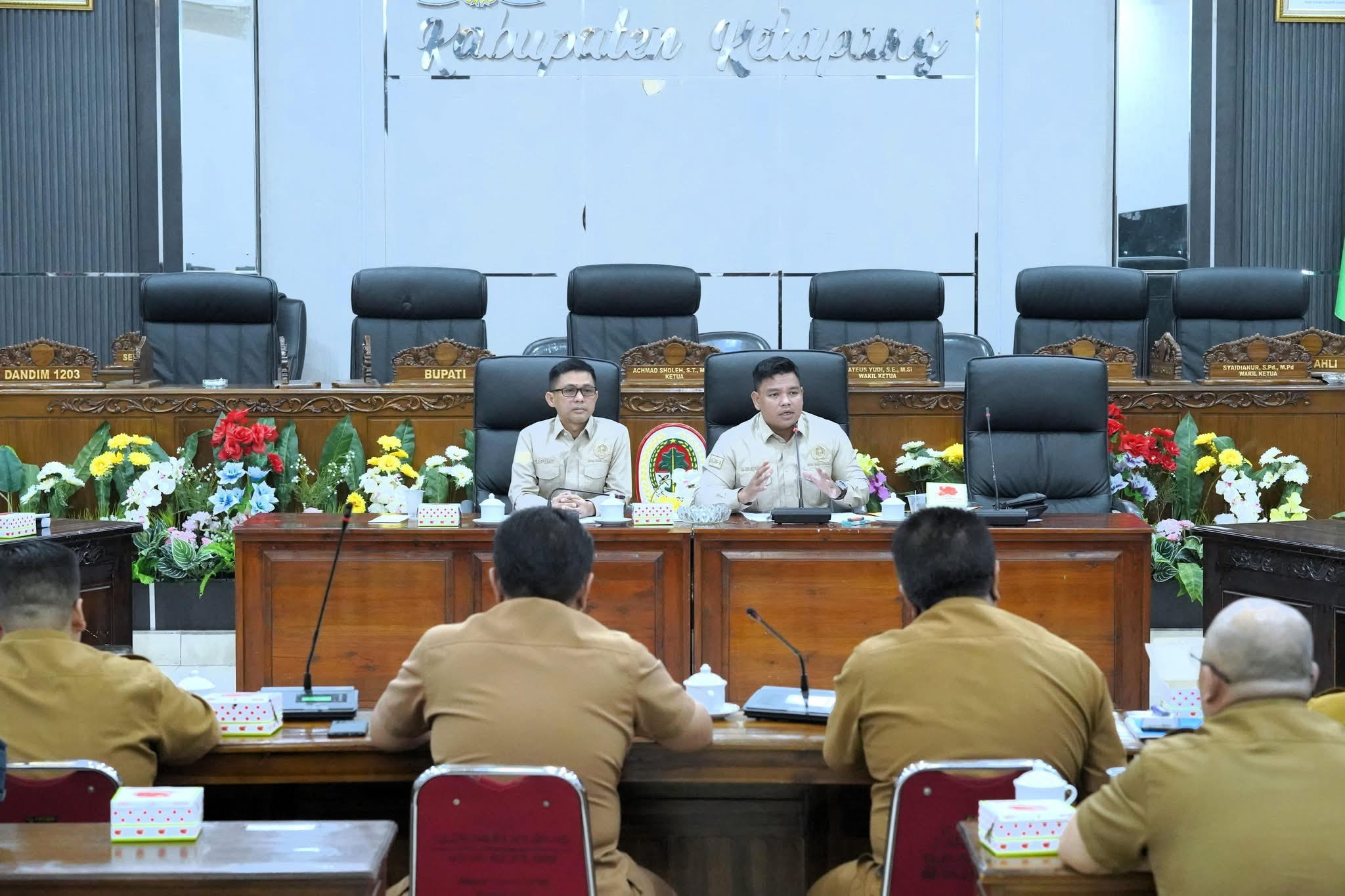 RAKER : Komisi II DPRD Ketapang bersama OPD teknis menggelar rapat kerja, Senin (12/1).