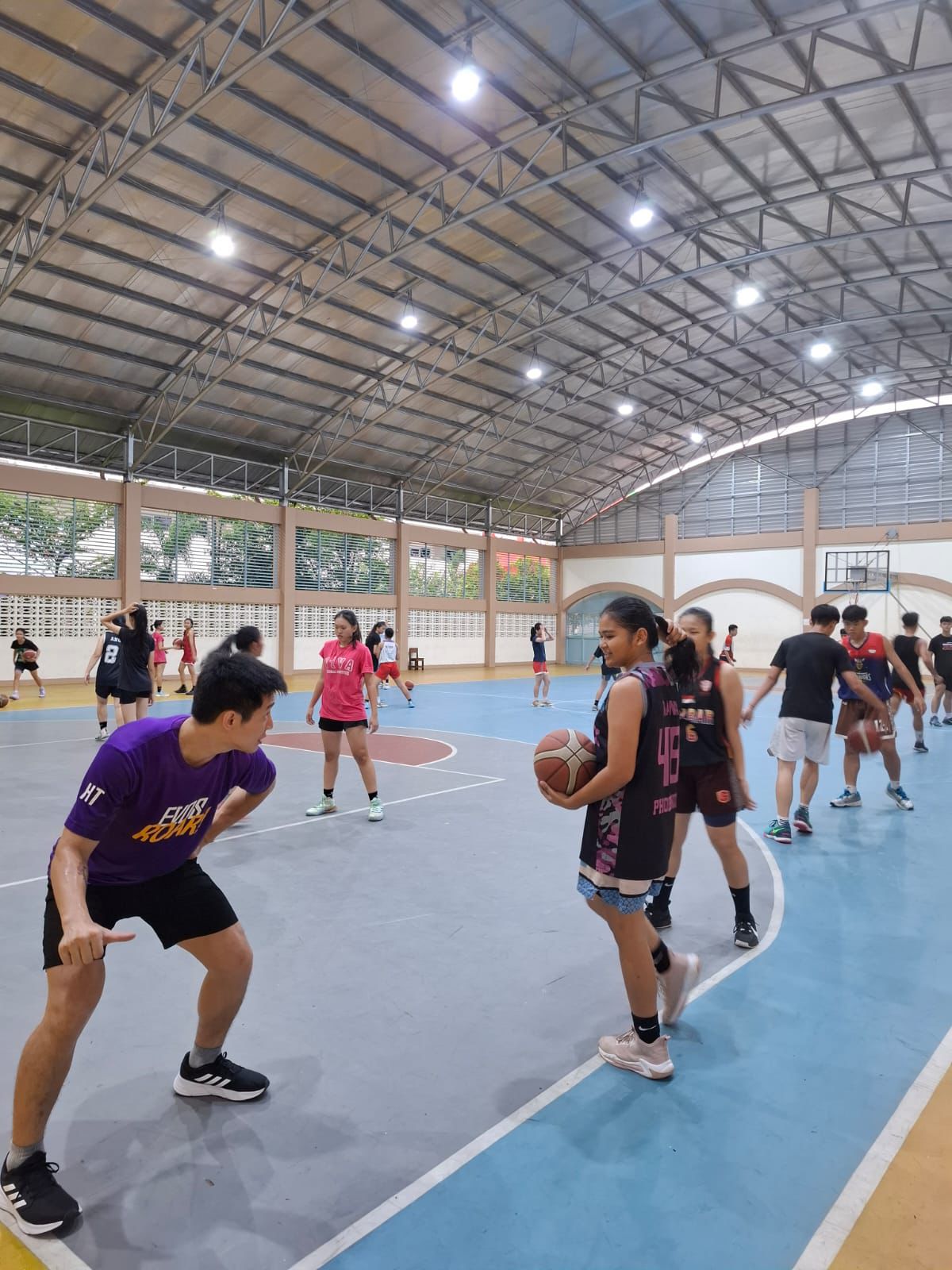 Latihan intensif tim basket SMA Santo Paulus Pontianak menjelang Honda DBL With Kopi Good Day West Kalimantan Series 2025&ndash;2026.