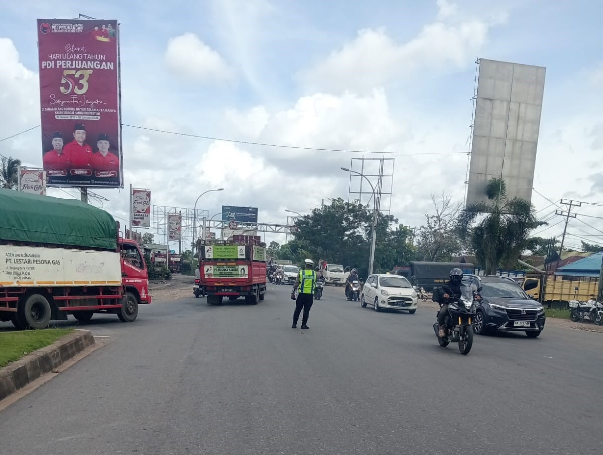FOKUS: Pengaturan lalu lintas di persimpangan padat kendaraan menjadi fokus Sat Lantas Polres Kubu Raya.