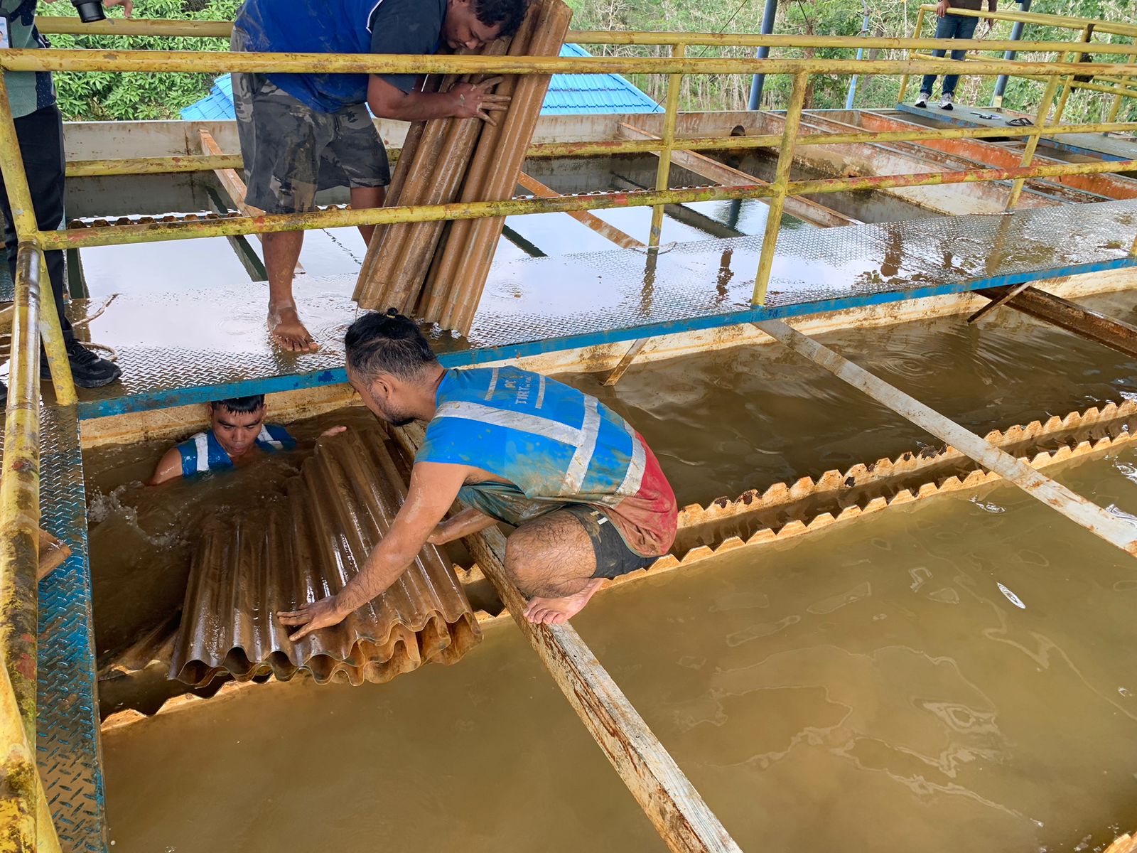 Perumda Tirta Melawi lakukan perbaikan Tube Settler IPA Tanjung Lay upaya peningkatan kualitas air bersih di Melawi